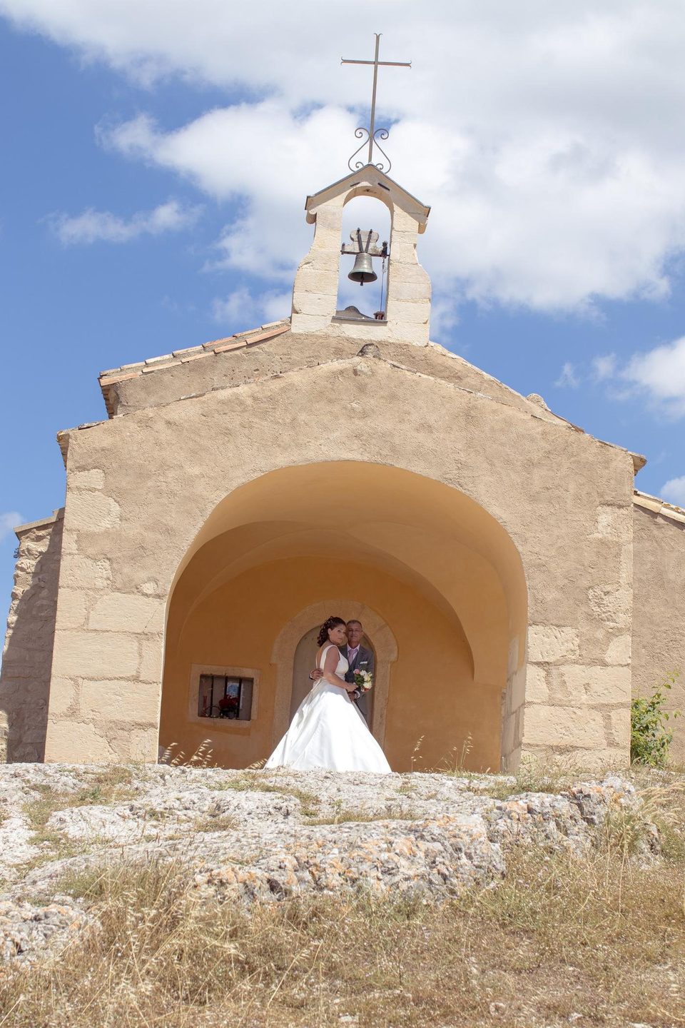 La chapelle Saint-Sixte d'Eygalières et les mariés