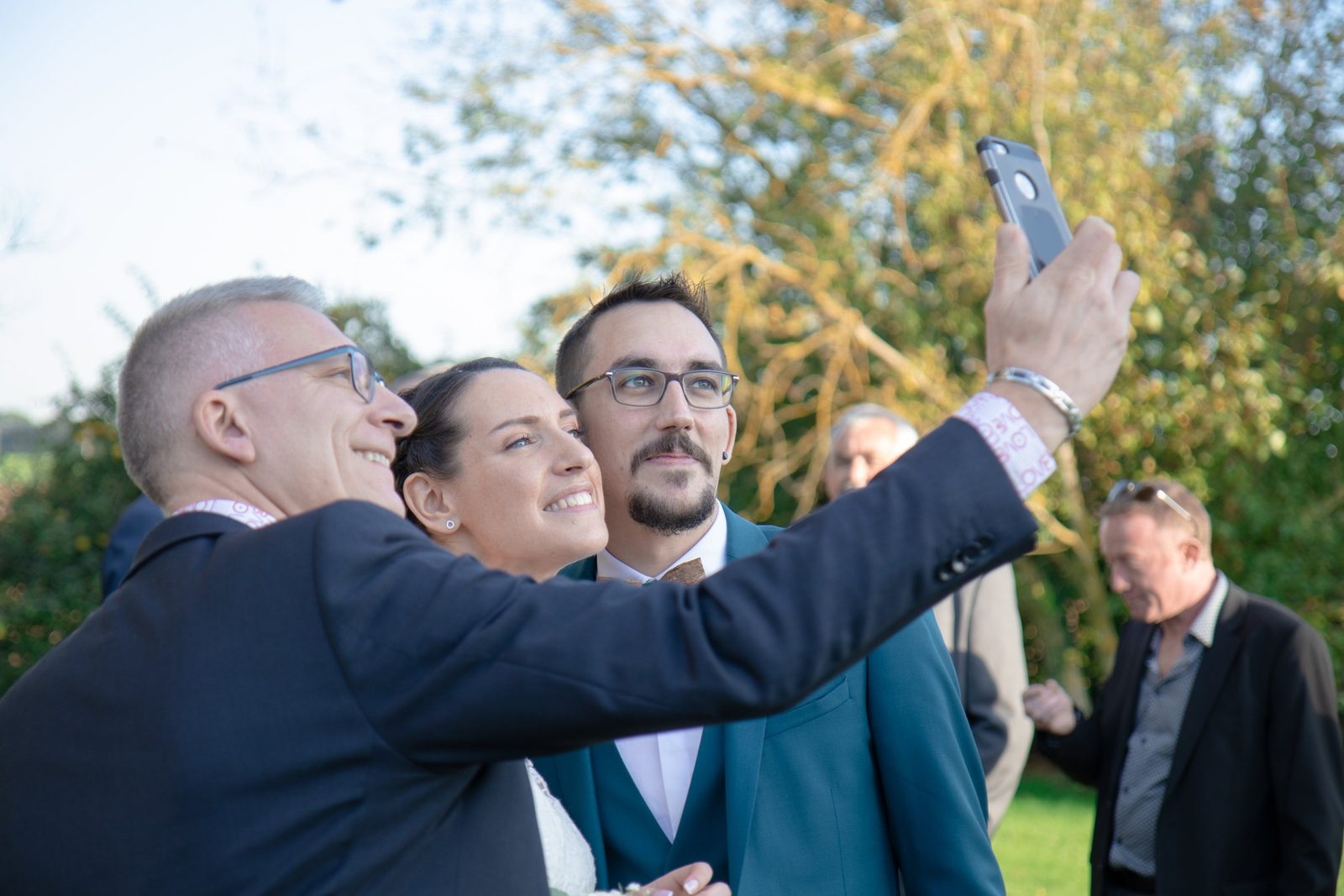 Selfie des invités pendant le cocktail