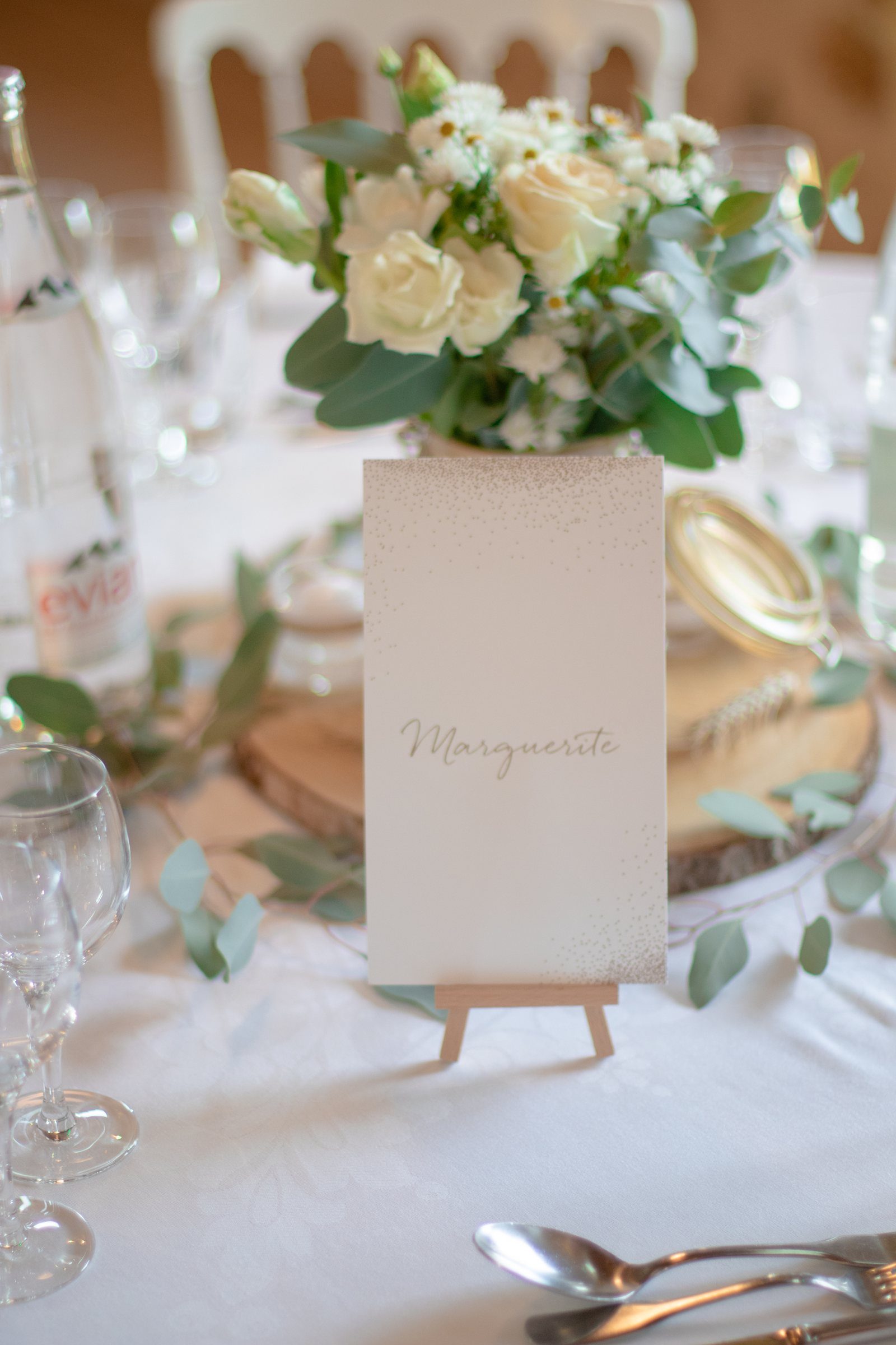 Décoration de table du mariage, fleurs blanches