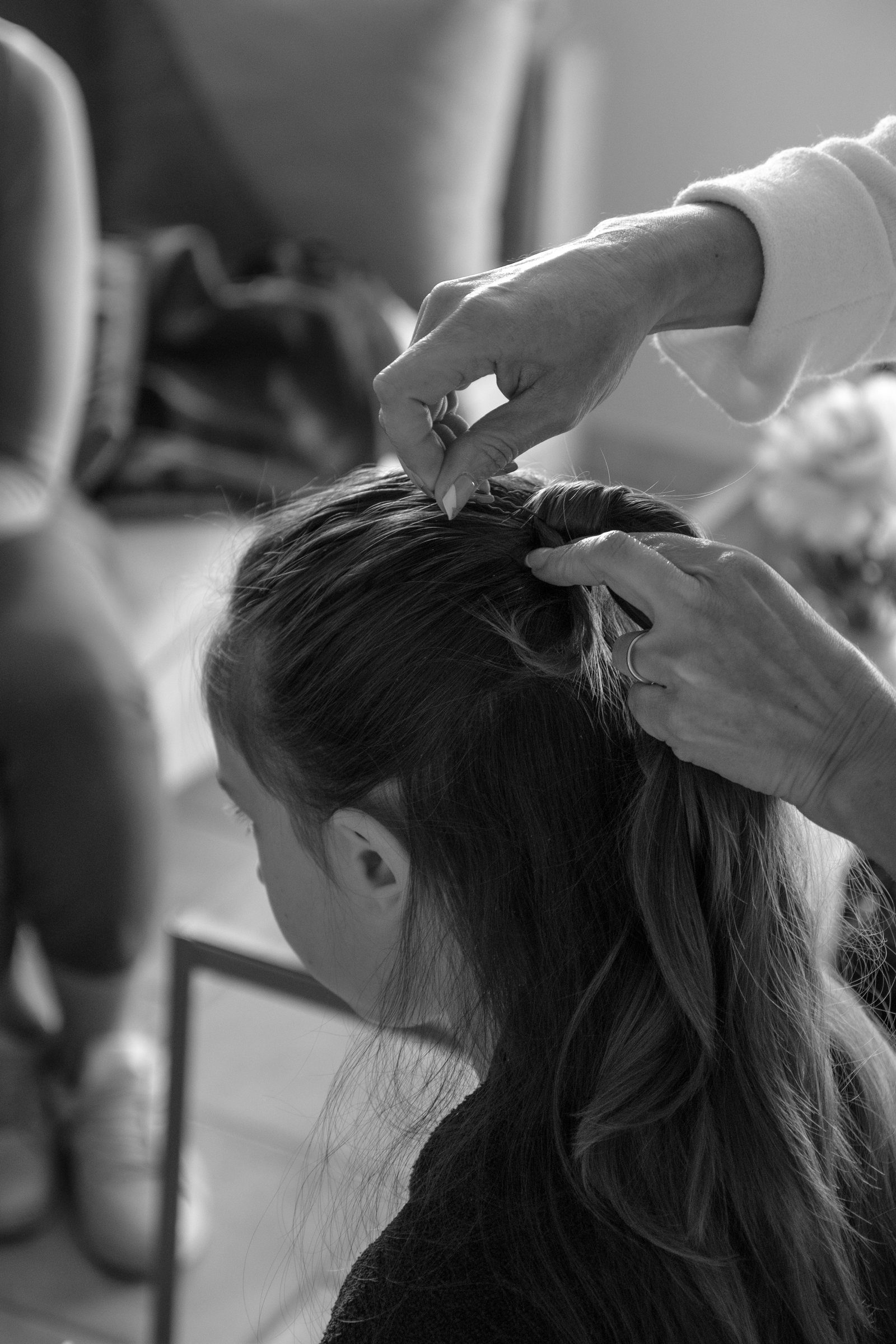 Coiffure de la mariée, photo en noir et blanc